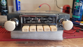 Blaupunkt frankfurt 12volt FM radio met witte/elfenbein druk en draaiknoppen