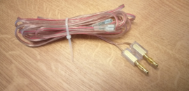 luidspreker stekker met kabel en aansluiting op luidspreker