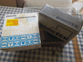 Philips 22 AC 680 autoradio cassette , Booster 22 AP 830 , Luidspreker set 22 EN 8361Leuke set van Philips is ooit gekocht bij Henk Peels Helmond maar nooit ingebouwd. .