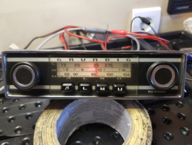 klassieke autoradio Grundig (defect)