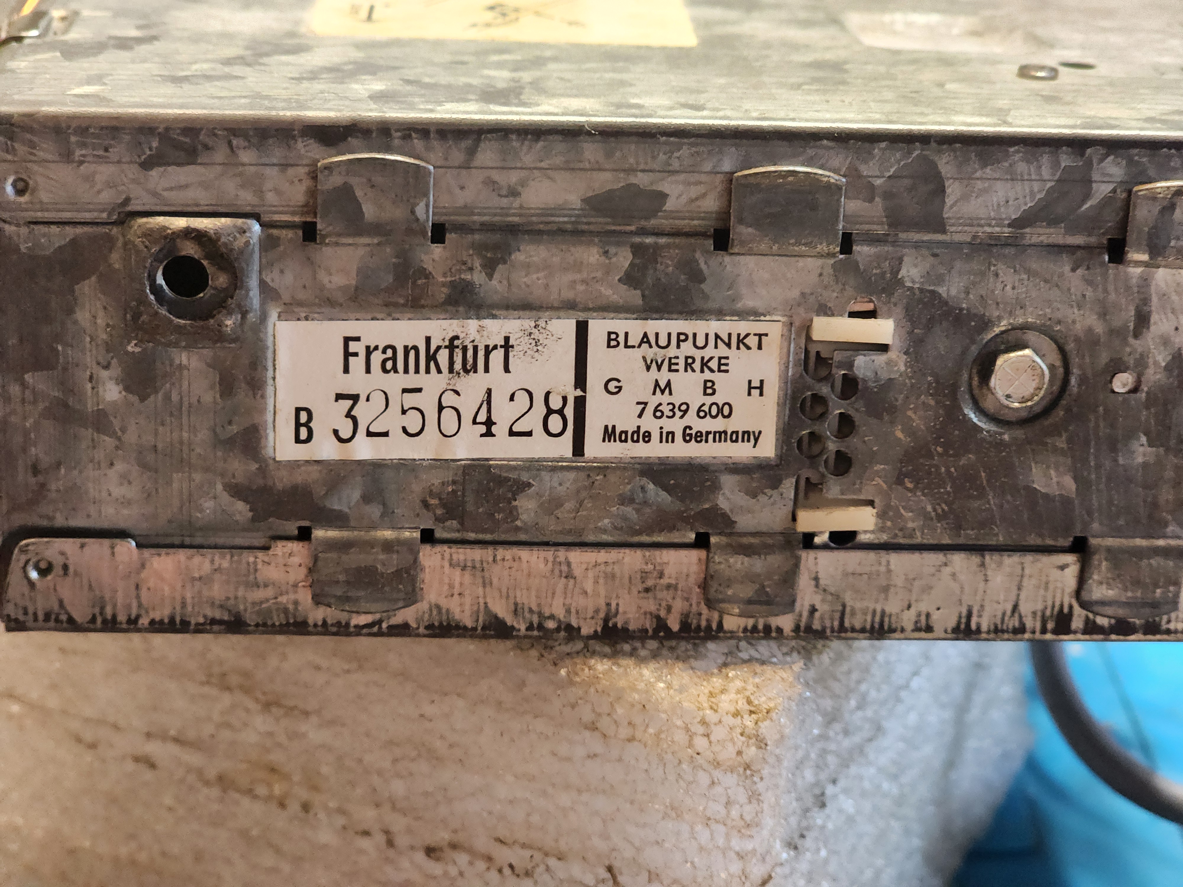 Blaupunkt FM radio met omzetbare polariteit voor Engelse klassieker