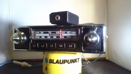 oldtimer autoradio met FM en met mogelijkheid voor IPOD / MP3 aansluiting