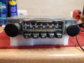 Blaupunkt Frankfurt FM Radio met klein chrome frontje voor 3 gaats montage