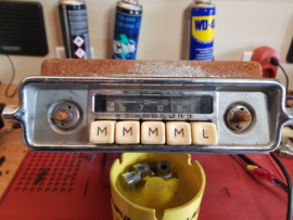 Blaupunkt Hamburg autoradio eind 50er jaren met Kever de luxe frontje (opschrift Wolfsburg))