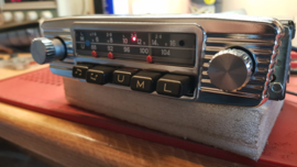 Blaupunkt FM Radio met chrome frontje en draaiknoppen