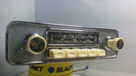 Blaupunkt Frankfurt 6 of 12 volt FM radio met witte knoppen