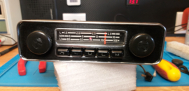 VW radio Emden met VW frontje en draaiknoppen in  nieuwstaat