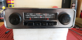 eind 60er jaren VW radio met VW frontje  en VW draaiknoppen