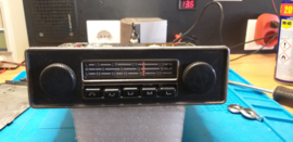 VW Kever radio Emden met VW frontje en draaiknoppen