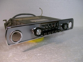 Blaupunkt Autoradio voor Peugeot 404 eind 60er jaren