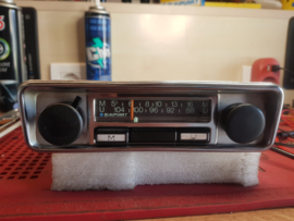 Mooie kleine 12volt  FM radio met Kever frontje