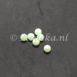 KGD10   16 x  Glow in the dark Kraal Acryl Groen 8mm