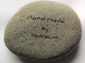 HPS02 Hand painted Happy stone by Hodeka.nl Poes voor maan