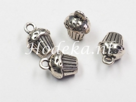 BDM48  1 x  Bedel Cupcake Antiek Zilver 14 x 10mm