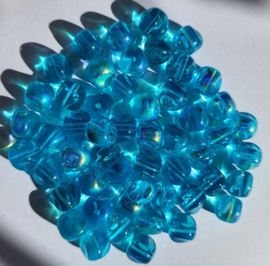*GKO24   10 x Gedeukte glaskraal Aqua Blauw  ca. 9 x 9 mm