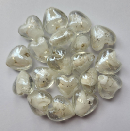 *GKO15   4 x Glaskraal Hartje Transparant, Wit en Zilver  ca. 15mm