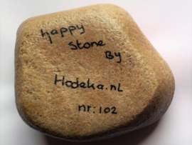 HPS08 Hand painted Happy stone by Hodeka.nl Poezen op hek