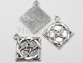 BDG35  1 x  Bedel Keltisch symbool Ruit Antiek Zilver  35 x 32mm