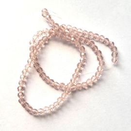 *FCR04/11  1 streng met 4mm facet glaskralen Licht Roze 4mm