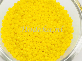 CRP10/53a  50 gram Preciosa Rocailles 10/0 2 kleuren geel