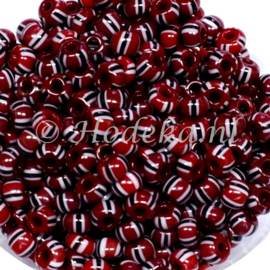 CRP06/33a  50 gram Preciosa Rocailles 6/0 donker rood zwart en wit