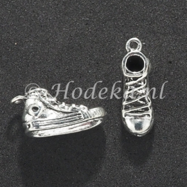 BDG33  1 x Hoge Sneaker Antiek Zilver 21 x 7 x 9 mm