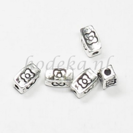 MTL77   12 x Metalen kraal rechthoek  7,5 x 5 mm Zilver