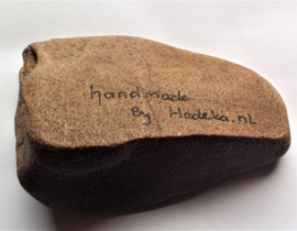HPS04 Hand painted Happy stone by Hodeka.nl Boom met huisjes