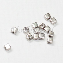 MTL61   25 x Metalen kraal  Vierkant 3 mm Antiek Zilver
