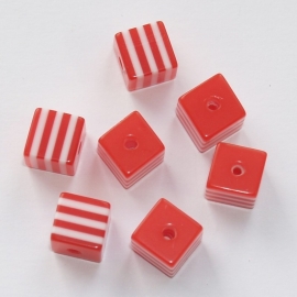 Opruiming van de AVK02  10 x  acrylkraal Vierkant  Rood 8mm