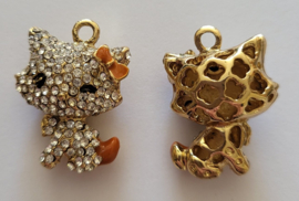 *BDG41  1 x  Bedel Poes goud met strass 25 x 18 mm
