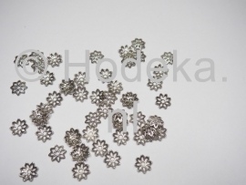 BKK18a  80 x  Metalen Kralenkapjes ca. 8mm