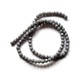 *FCR04/09  1 streng met 4mm facet glaskralen Grijs 4mm