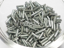 RST19 Rocailles staafjes  donker grijs met zilveren kern ca 6mm 12 gram