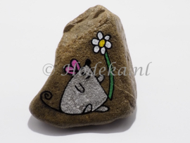HPS19 Hand painted stone by Hodeka.nl Muis