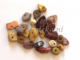 *NST18  30 x Natuursteen diverse kleuren *Mookaiet jaspis*