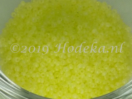 CRP15/36  12 gram Preciosa Rocailles 15/0 mat pastel Geel