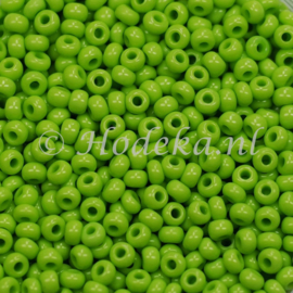 CRP10/93a  50 gram Preciosa Rocailles 10/0 Lime Groen