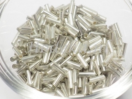 RST18 Rocailles staafjes grijs met zilveren kern ca 6mm 12 gram