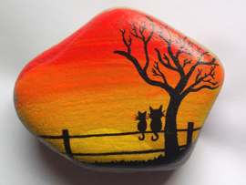 HPS08 Hand painted Happy stone by Hodeka.nl Poezen op hek