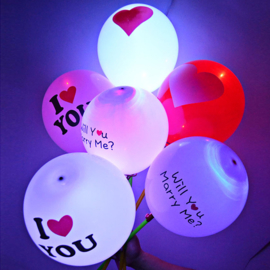5 ledballonnen rood - met wit hart