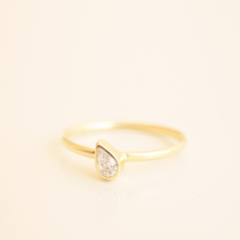 pear shaped engagement ring