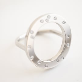 platinum oval ring