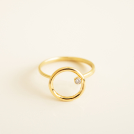 yellow gold sparkle around ring