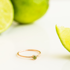 rose gold peridot stacker ring