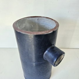 Donkerblauwe vaas met 2 handvatten | AB vintage