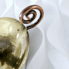 Kleine messing kandelaar met oor