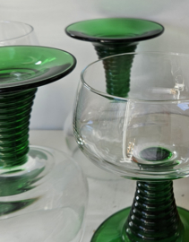 Wijnglas op groene voet | Roemer