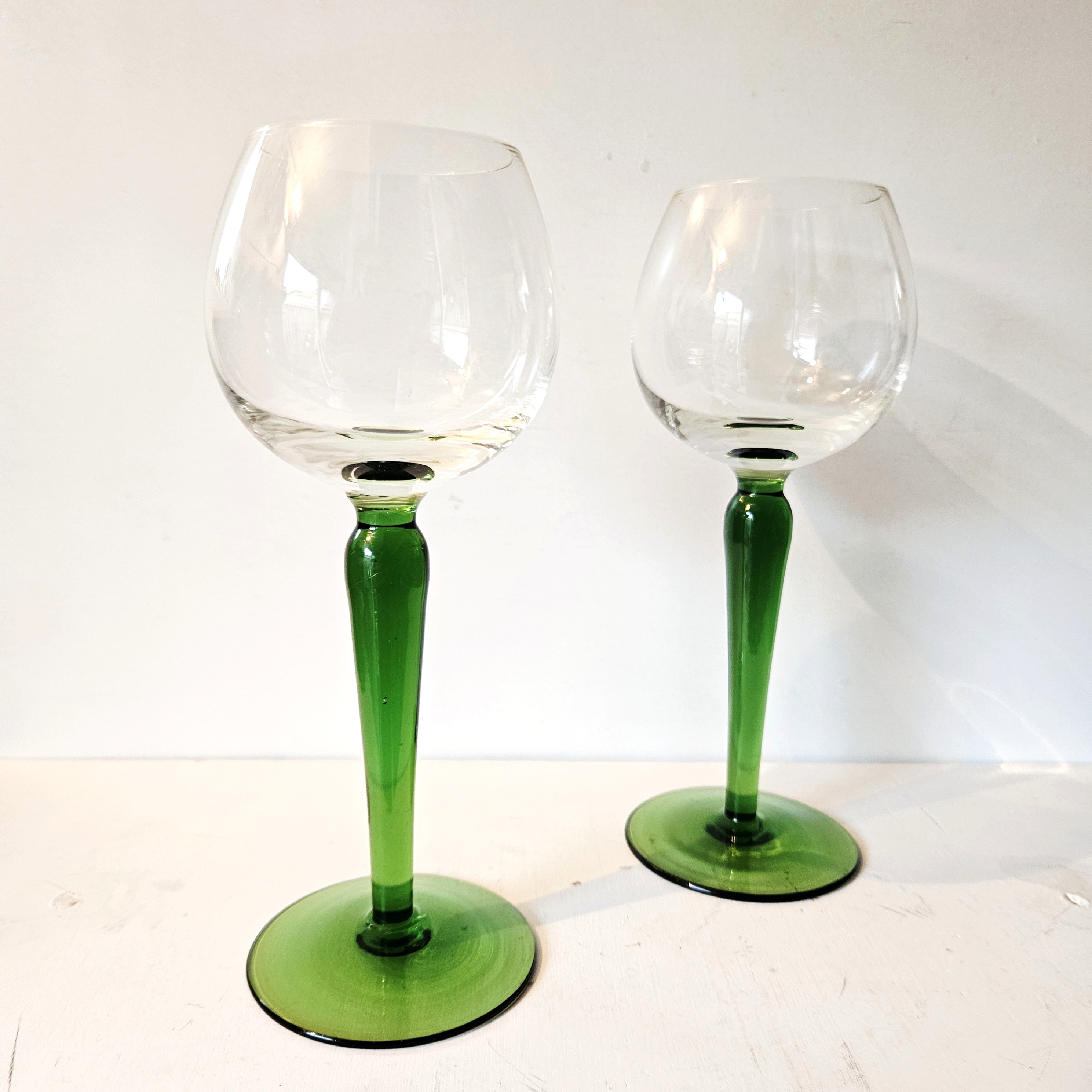 Wijnglas met groene steel - per 2