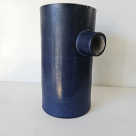 Donkerblauwe vaas met 2 handvatten | AB vintage